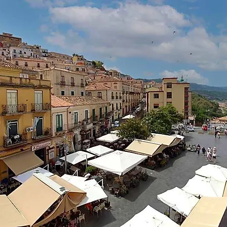 Della Piazza 3*